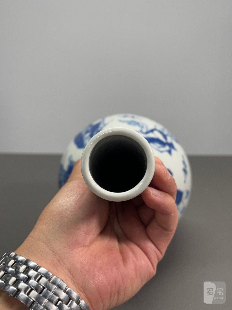 清晚期  青花市井人物故事图胆瓶（一对） - 图16